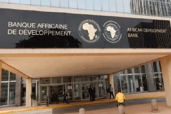 L'entrée du siège de la Banque africaine de développement (BAD) à Abidjan / Photo: Archives