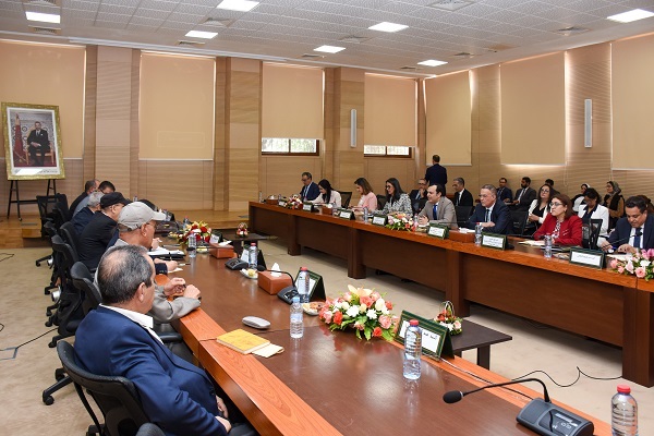 Session de dialogue social entre des membres du gouvernement et la Confédération Démocratique du Travail (CDT), le 15 avril 2024 à Rabat / Crédit: MAP