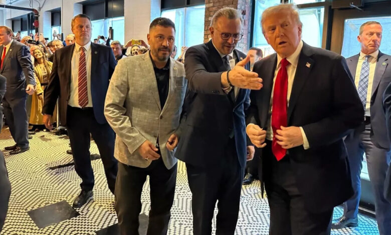 Donald Trump et Massad Boulos (centre)