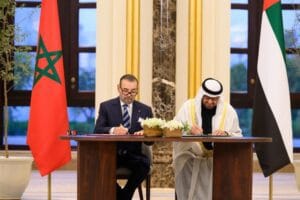 Le Roi Mohammed VI et le Président émirati signent la Déclaration "Vers un partenariat novateur, renouvelé et enraciné entre le Royaume du Maroc et l’Etat des Emirats Arabes Unis", le 4 décembre 2023 à Abou Dhabi / Crédit: MAP